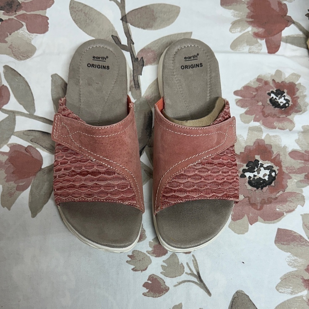 Women's Earth Westley Terra Cotta Suede New in Box